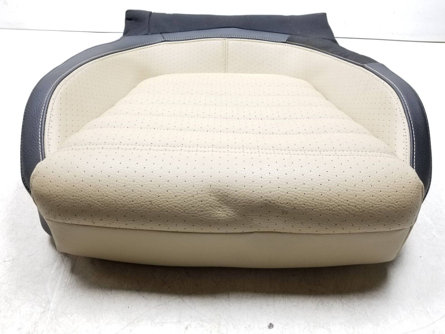 09 - 17 Volkswagen Cc Front Seat Cushion Bottom Lower Passenger Right OEM
