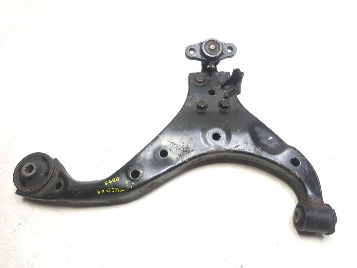 2008 Hyundai Tucson Front Left & Right Lower Control Arm Pair OEM
