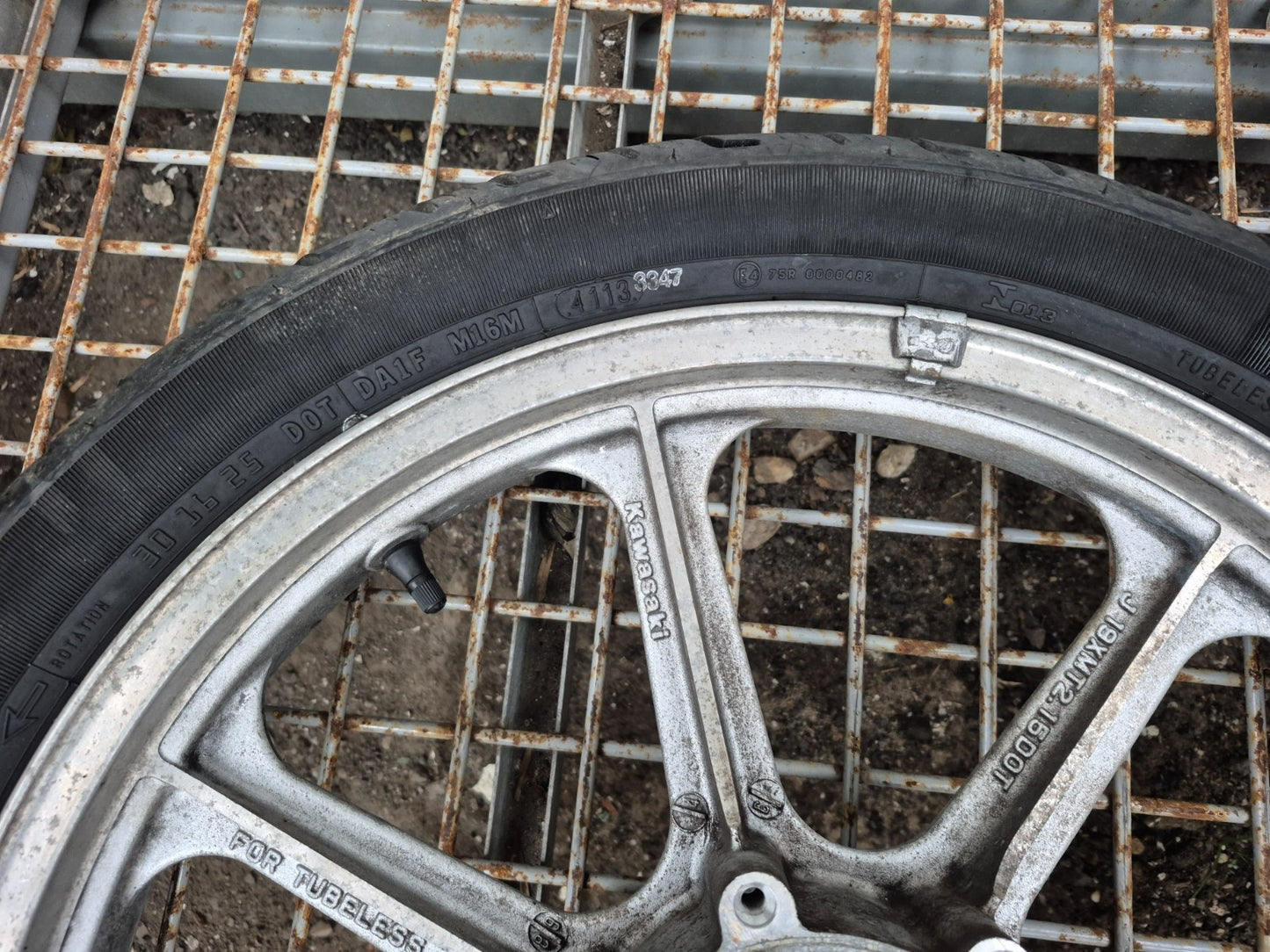 1990 Kawasaki Vn750 Vulcan Rear & Front Wheel W/ Tire Pair R 15 R 19 OEM