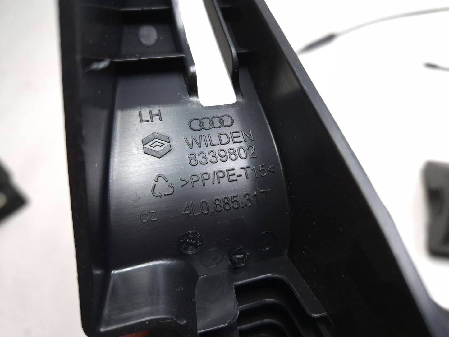2015 Audi Q7 Rear 3rd Row Seat Headrest & Fold Latch OEM