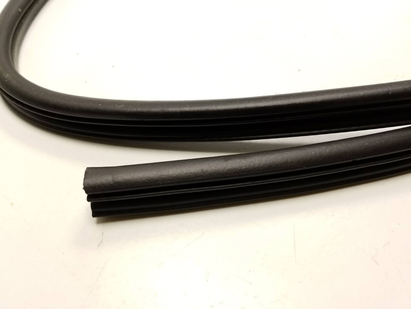 15 16 17 18 Dodge Challenger Door Weatherstrip Seal Passenger Right 2pcs OEM