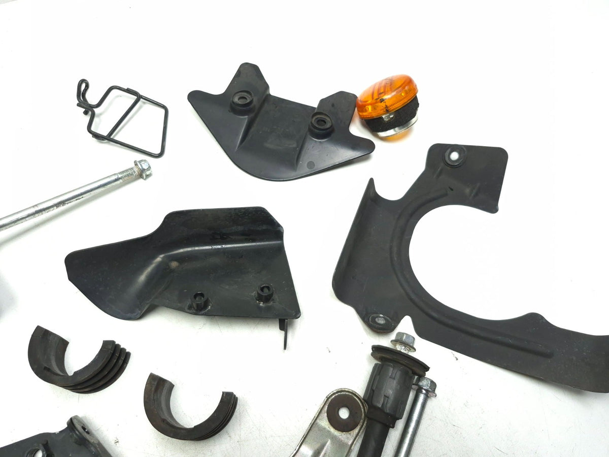 2009 Suzuki Boulevard M109r Vzr1800 Misc Bolt & Hardware Bracket OEM