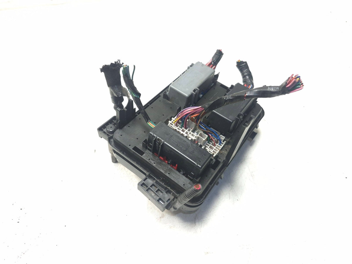 2010 Chevrolet GMC Equinox Terrain Fuse Relay Box 2.4l OEM