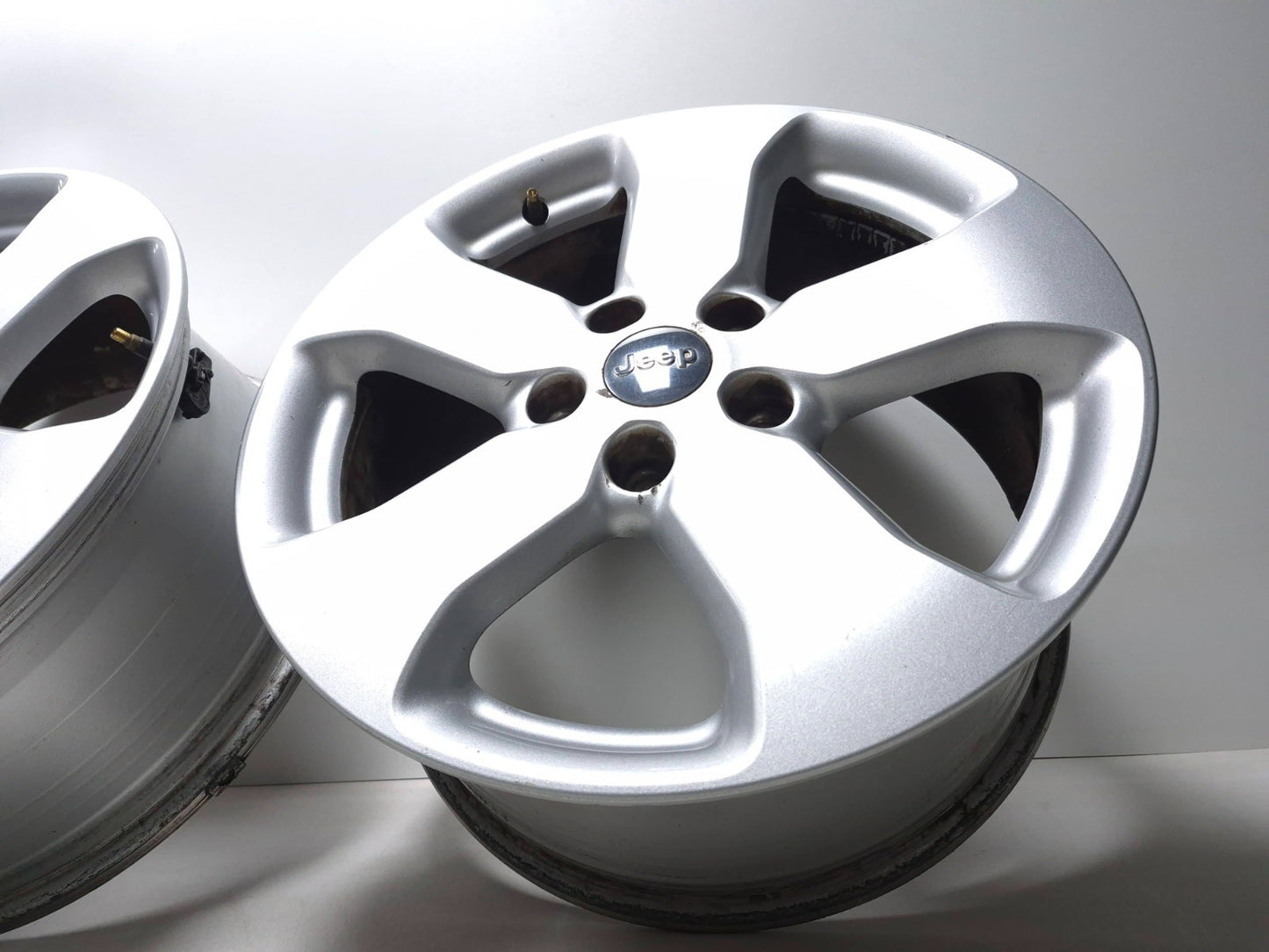 2012 Jeep Grand Cherokee Wheel Rim 18"x8 2pcs OEM