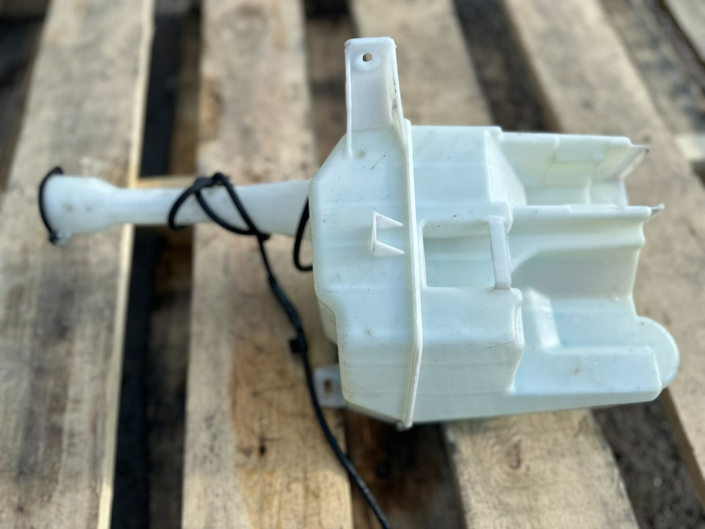 2007-2011 Toyota Camry Washer Reservoir OEM Aw060851-221