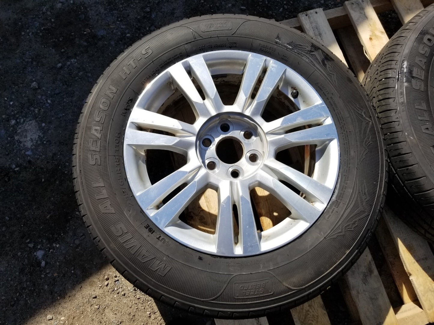 2011 Cadillac SRX Wheel Rim W/ Tire 235/65r18 8.5/32" Pair 9597414 OEM