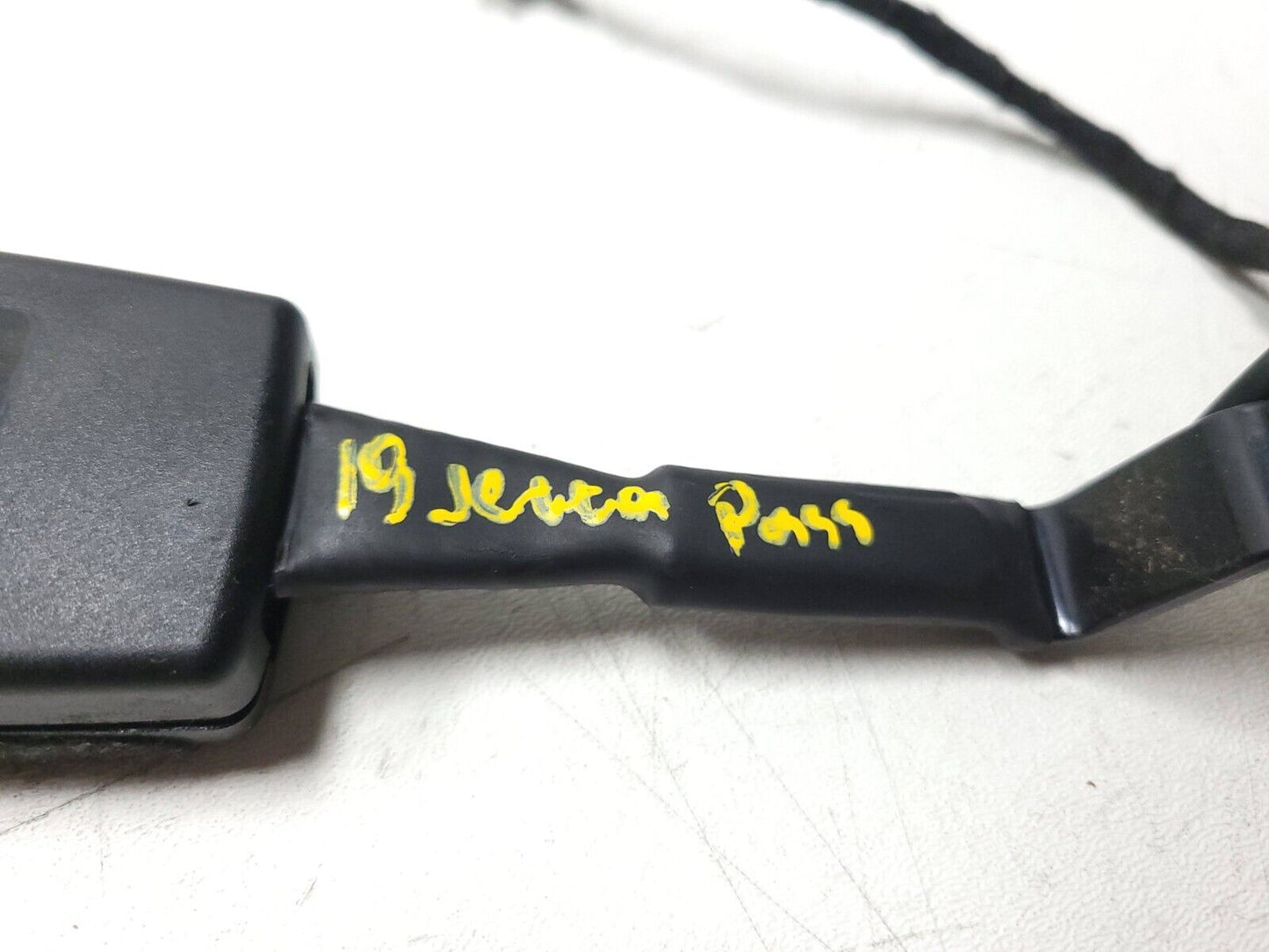 2019 - 2023 Volkswagen Jetta Front Seat Belt Buckle Latch Passenger Right OEM