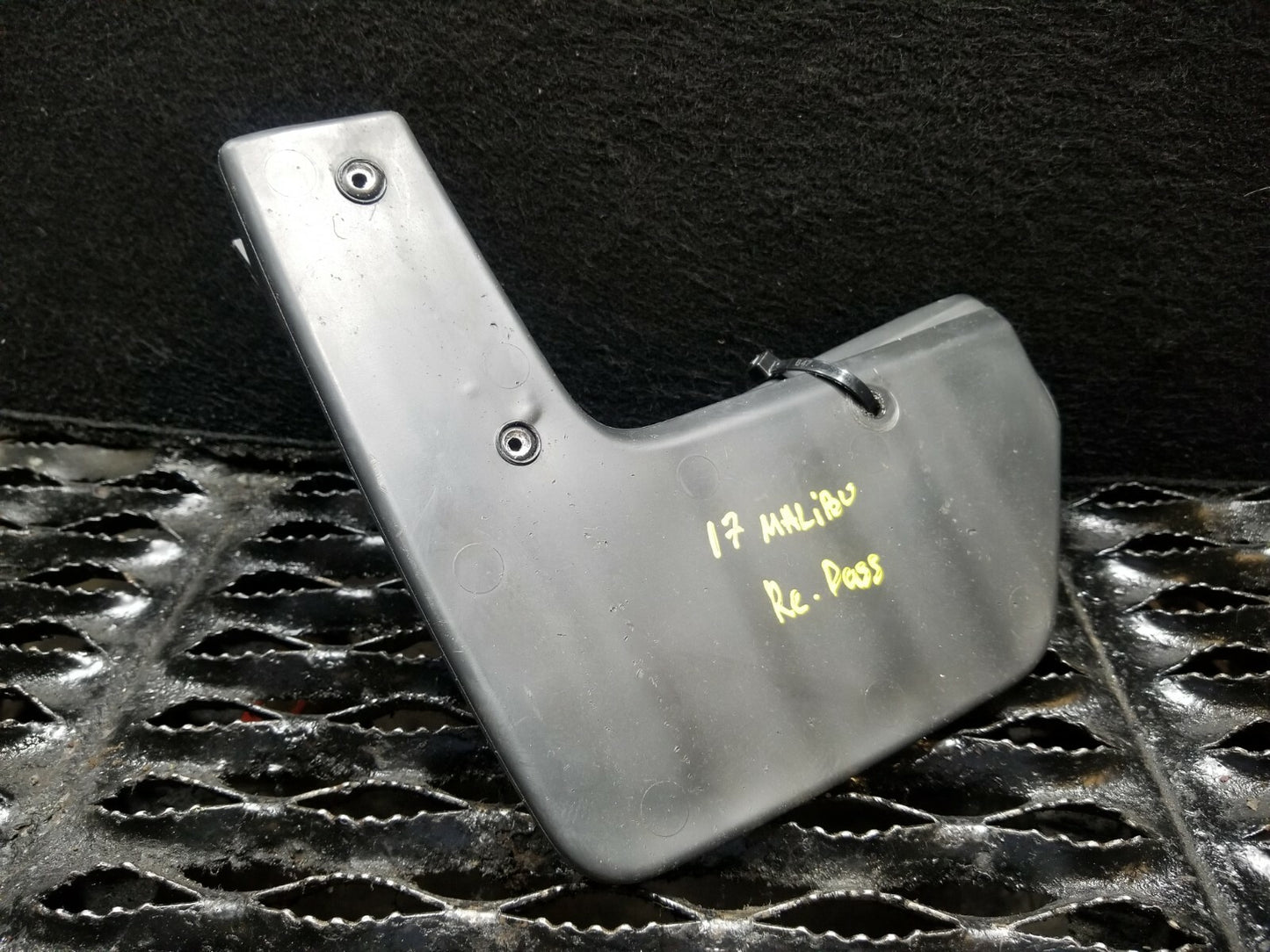 16 17 18 19 Chevrolet Malibu Rear Right Pass Side Mud Flap Splash Guard OEM 3k