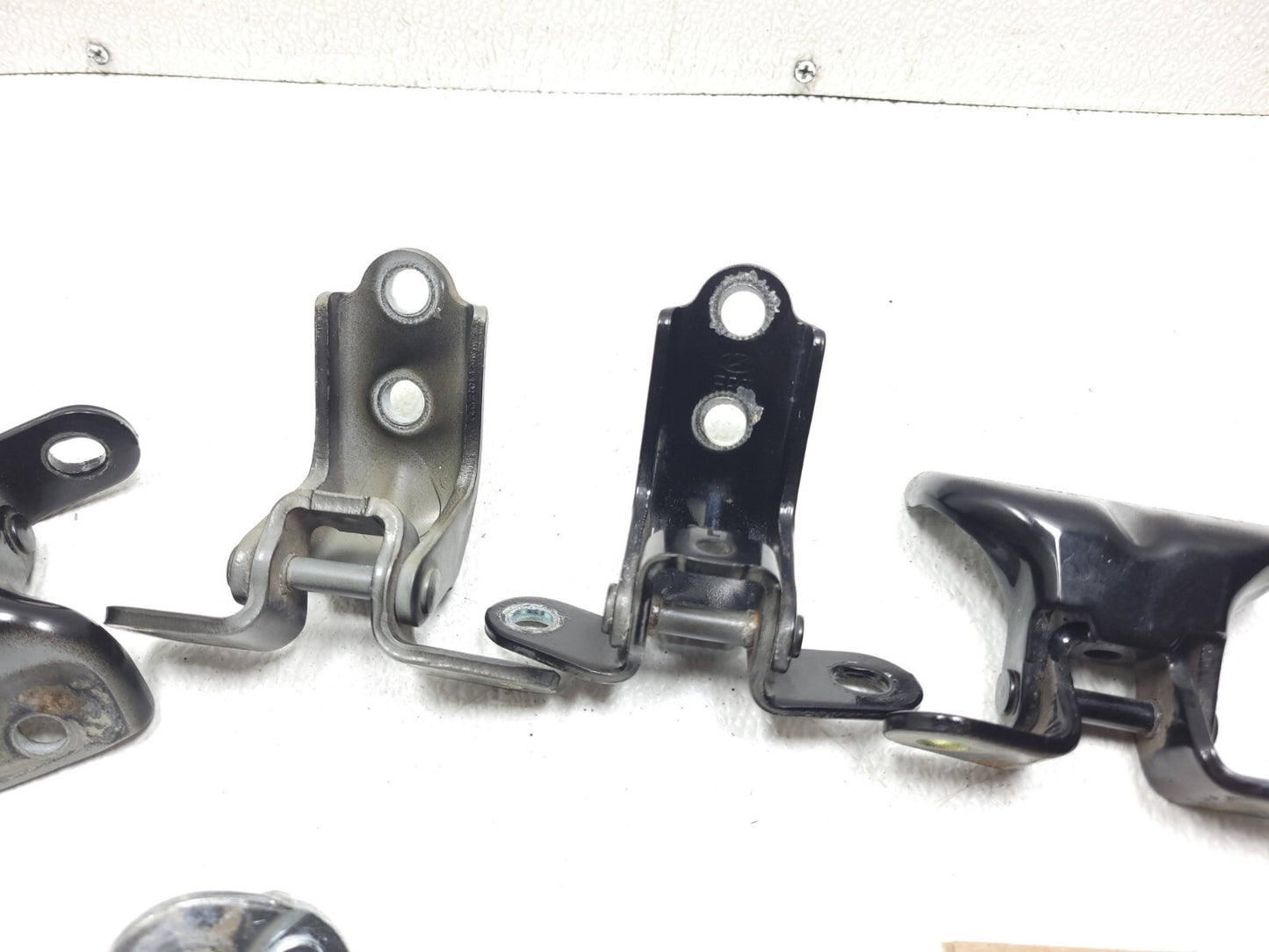 2016 Hyundai Elantra Door Hinge Front & Rear Left Driver Side Set OEM