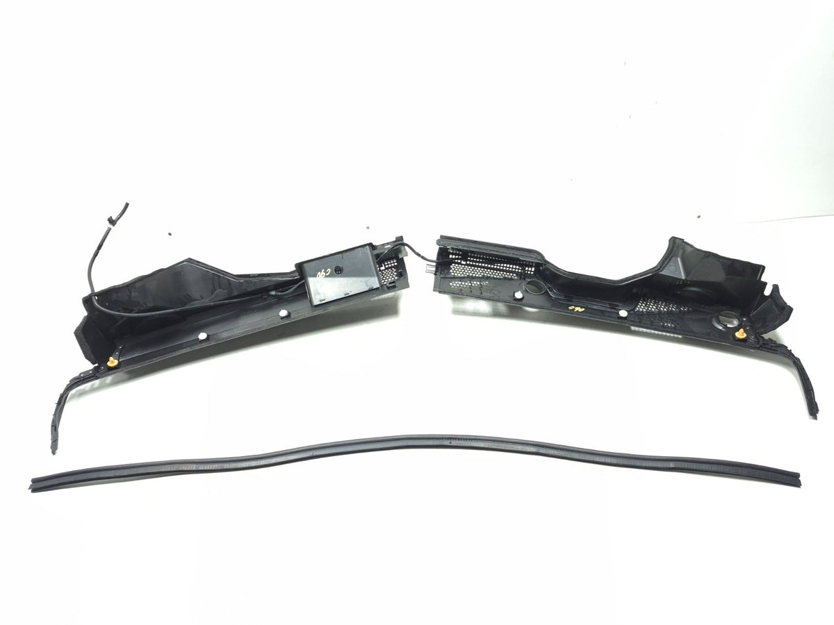2007 Honda Fit Windshield Wiper Cowl Trim W/seal 3 Pcs 74220-sln-a00 OEM