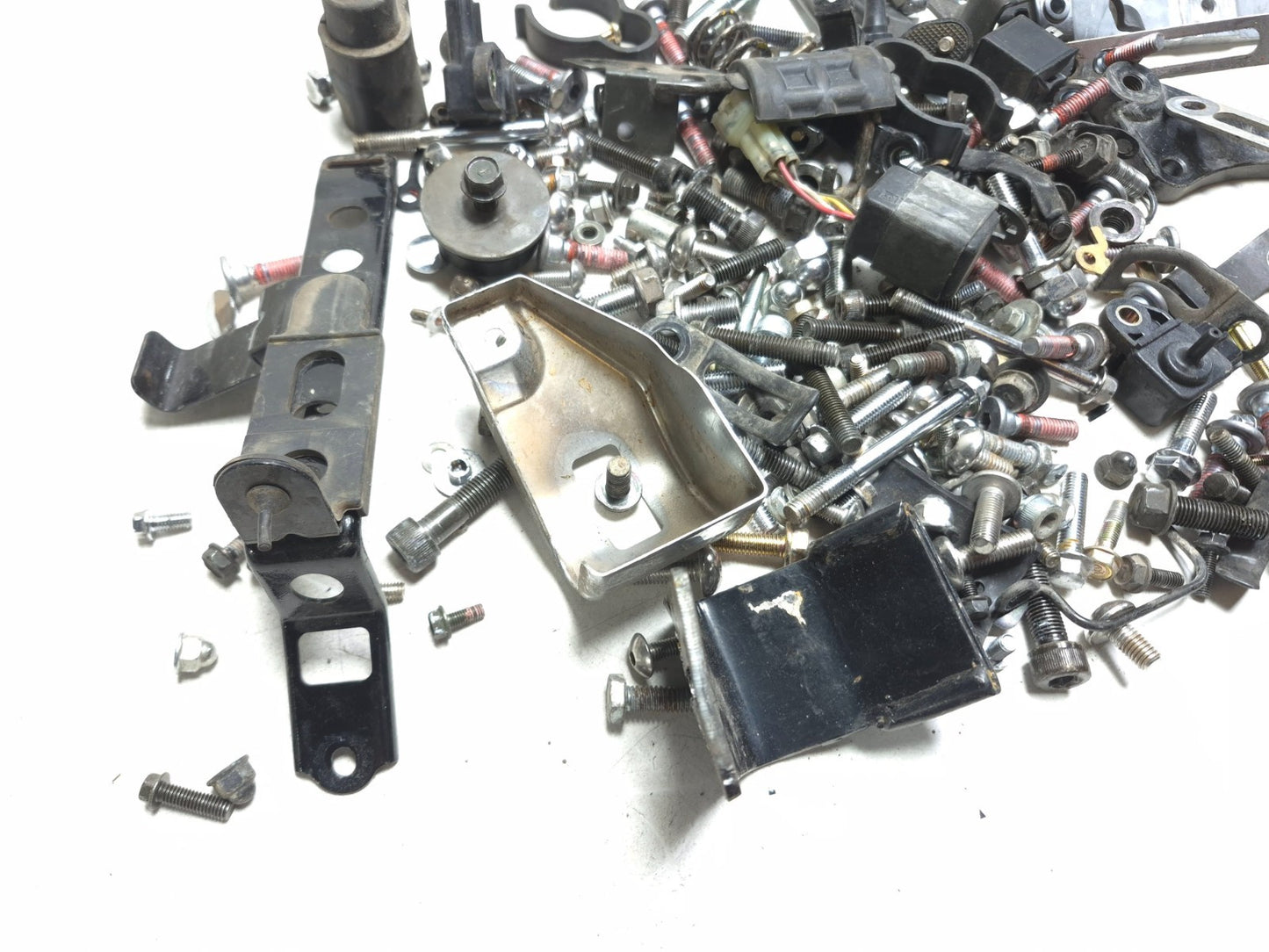 2001 Kawasaki Vulcan 1500 Vn1500 Classic Misc Bolt & Hardware Bracket OEM