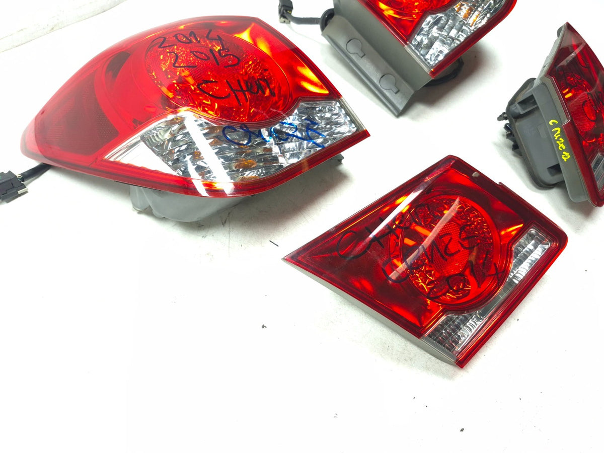 2011-2016 Chevrolet Cruze Rear Tail Light Left & Right 4 Pcs OEM