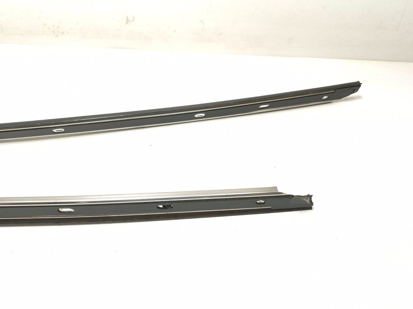 2020 Dodge Challenger 5.7l Front Upper Door Seal Weatherstrip Molding Pair OEM