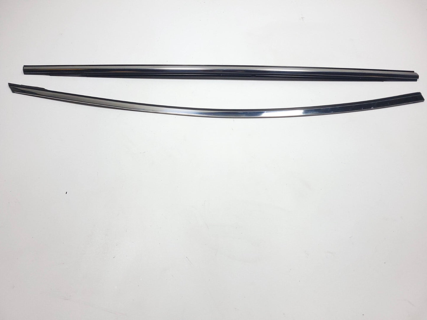 2009 Mazda Cx-7 Front Passenger Door Window Molding 2pcs W/ Weatherstrip OEM