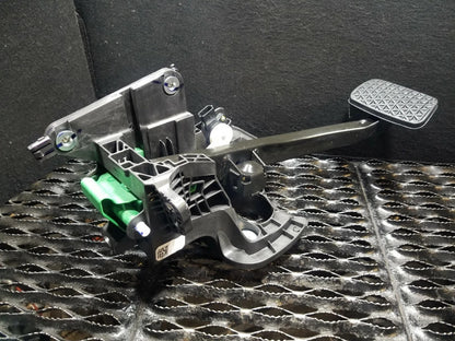 2017 Chevrolet Malibu Brake Pedal OEM