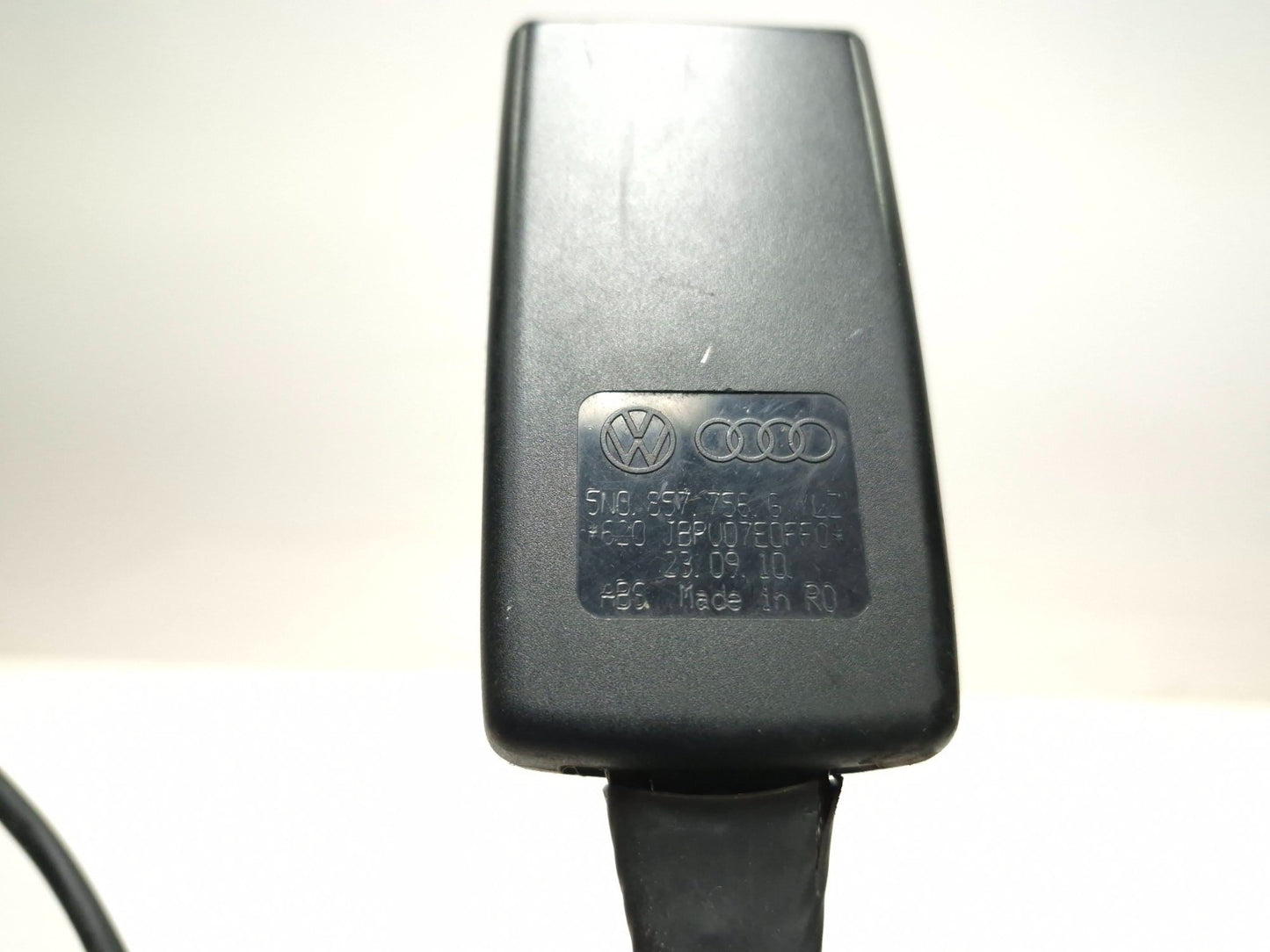 2011 Volkswagen Tiguan Front Seat Belt Buckle Left & Right OEM