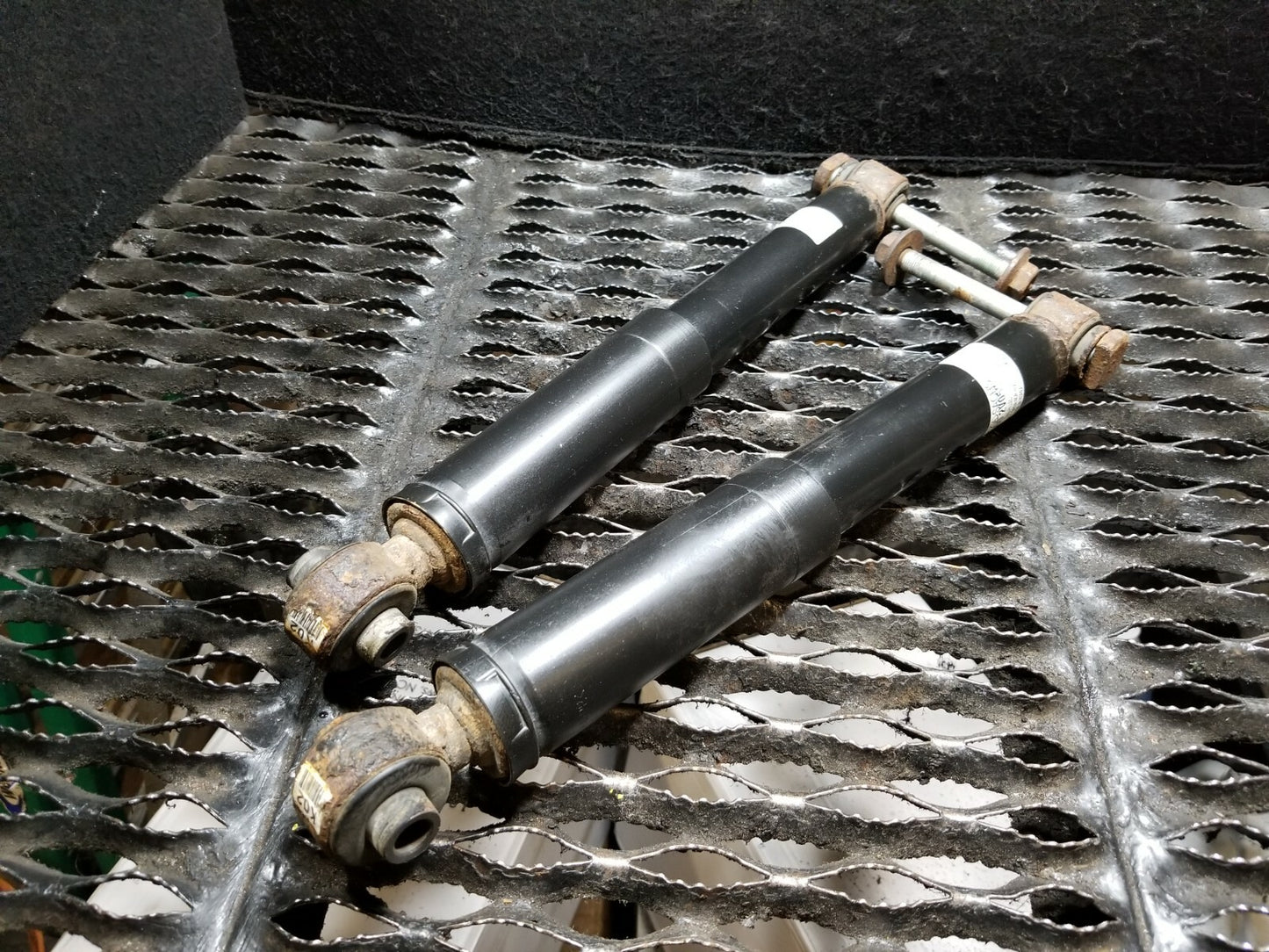 2014 Hyundai Veloster Rear Shock Strut Absorber Pair OEM