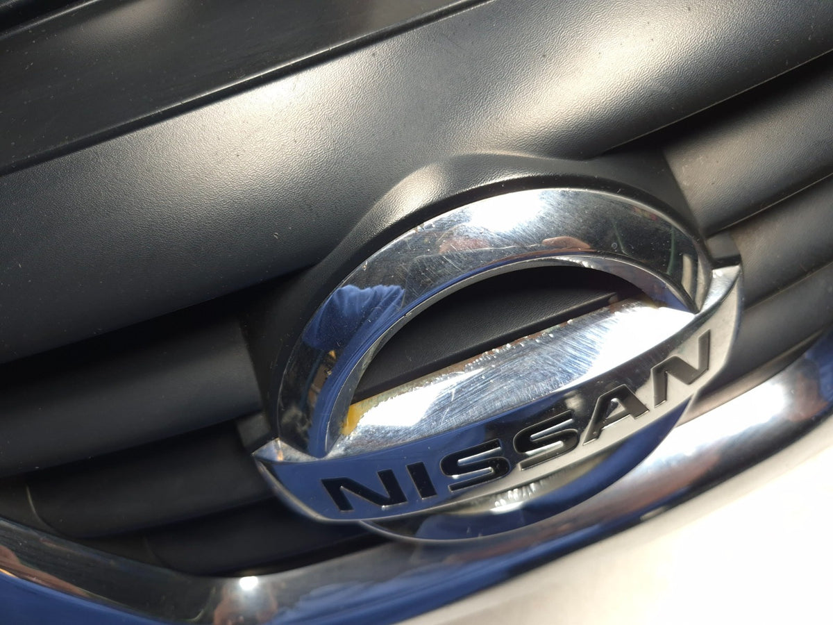 2011-2014 Nissan Juke Front Bumper Grille Assembly & Emblem  OEM