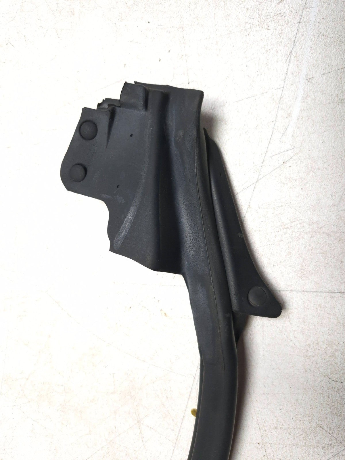 2013 Hyundai Genesis Door Weatherstrip Front Passenger Side Right OEM