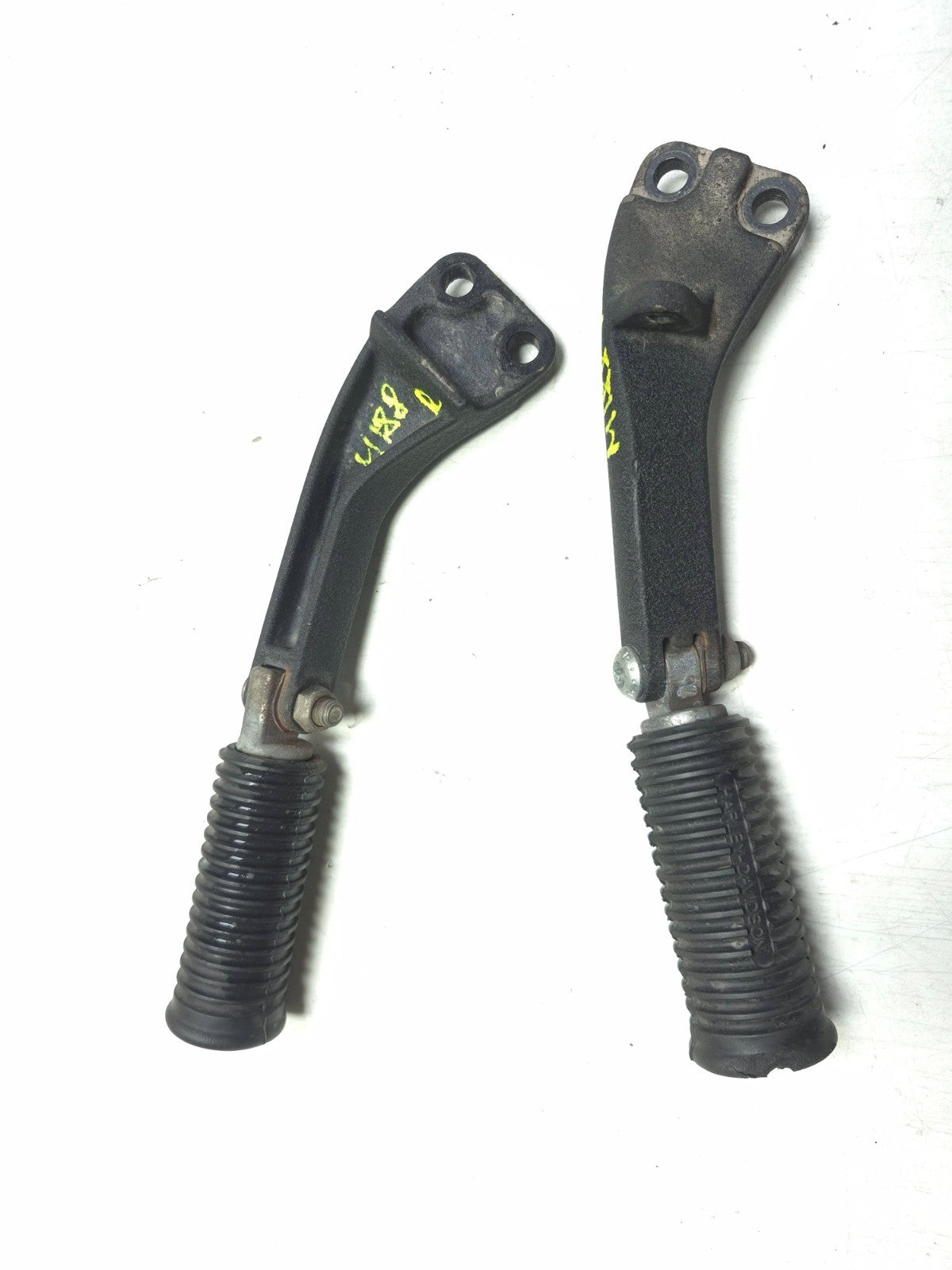 2008 Harley-davidson Dyna Fat Bob Fxdf Rear Foot Peg & Mount Bracket Lh & Rh OEM