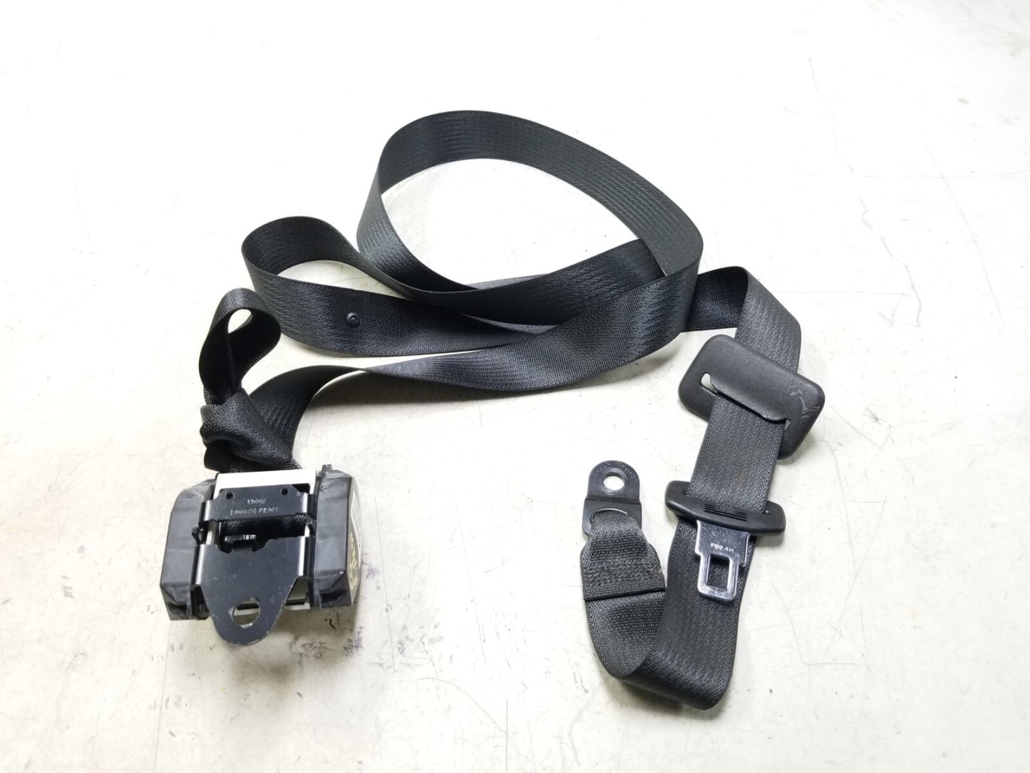 2010 - 2016 Cadillac SRX Rear Seat Belt Retractor Right & Center OEM