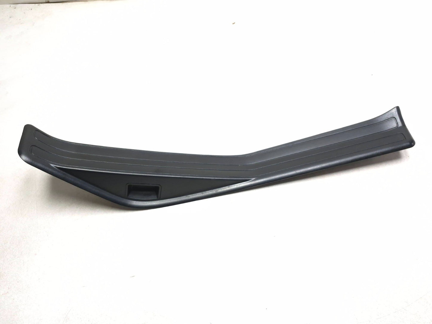 01 02 03 04 05 BMW E46 Sdn Rear Door Sill Plate Cover Trim Left & Right 2pcs OEM