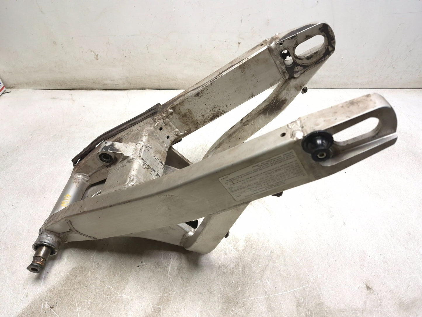 2002 Yamaha Yzf-r6 Rear Swingarm OEM
