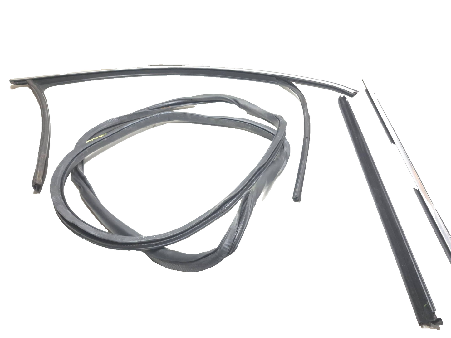 2011 Volkswagen Tiguan Front Door Weatherstrip Seal Passenger Side Rh 4pcs OEM
