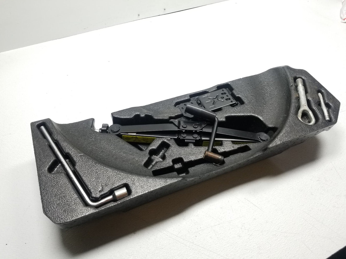 2007 Mercedes Ml500 Emergency Spare Tire Jack Tool Kit OEM