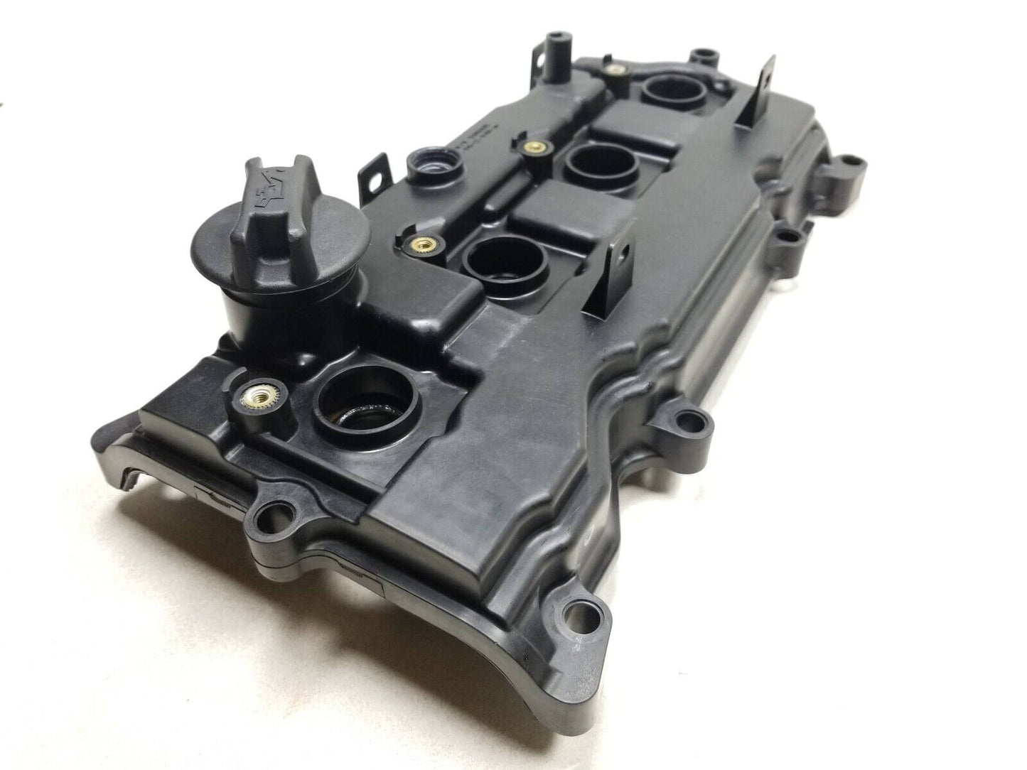 2013 - 2017 Nissan Rogue Engine Valve Cover OEM