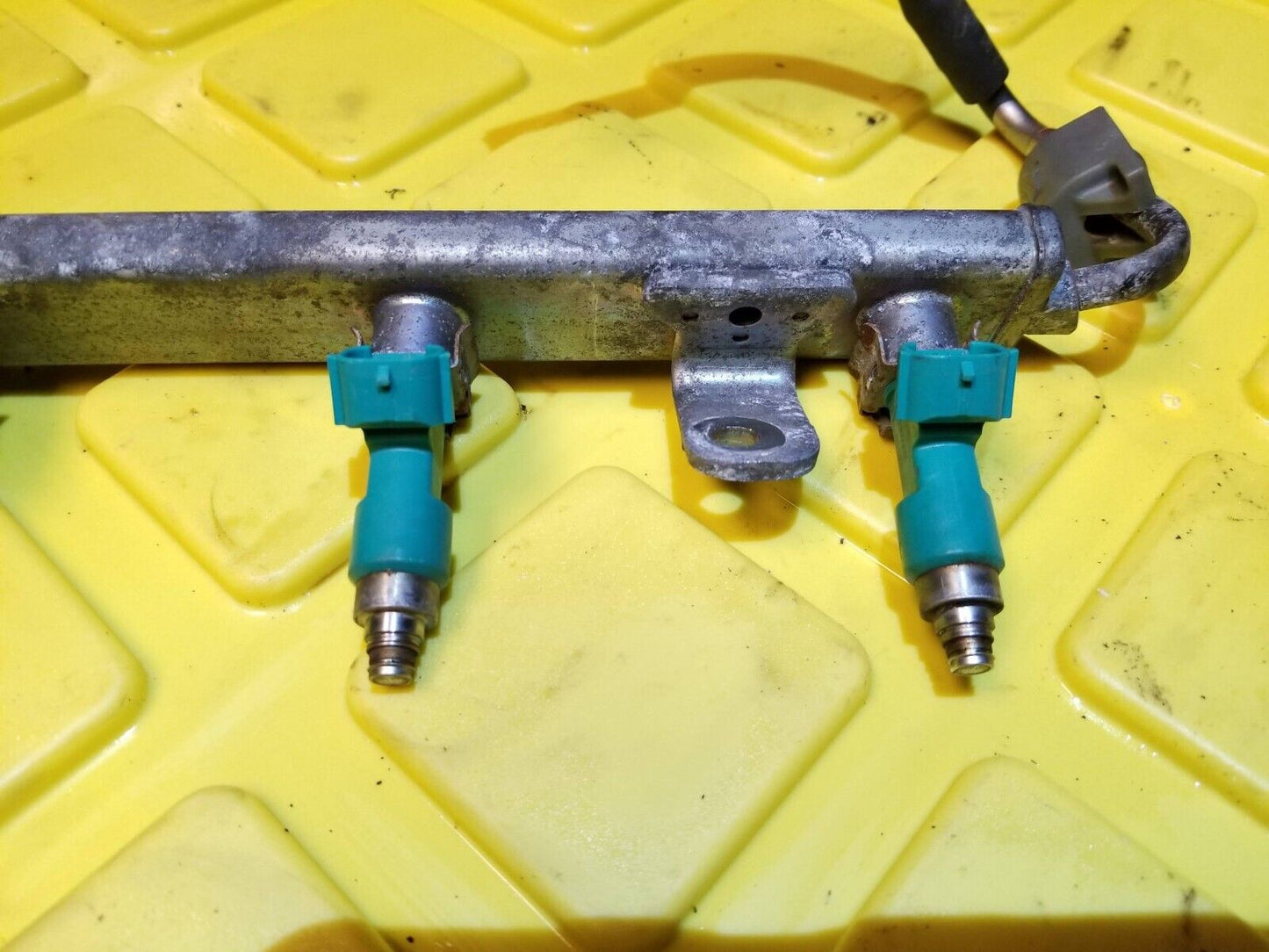 07 - 12 Nissan Sentra Fuel Rail W/ Injectors 2.0l OEM