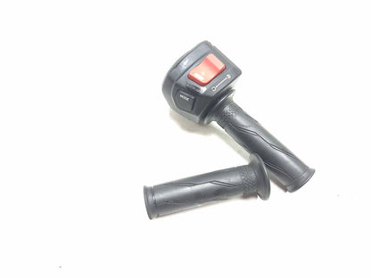 2025 Yamaha Xsr900 Right Handlebar Switch & Left Grip Pair OEM