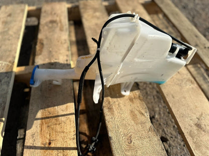 12-17 Hyundai Accent Windshield Washer Reservoir Tank W/motor OEM