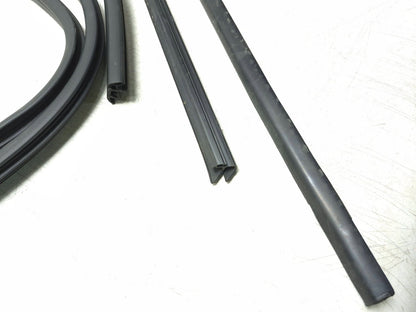 2013 Ford Focus Hatchback Front Door Weatherstrip Seal Passenger Side Right OEM