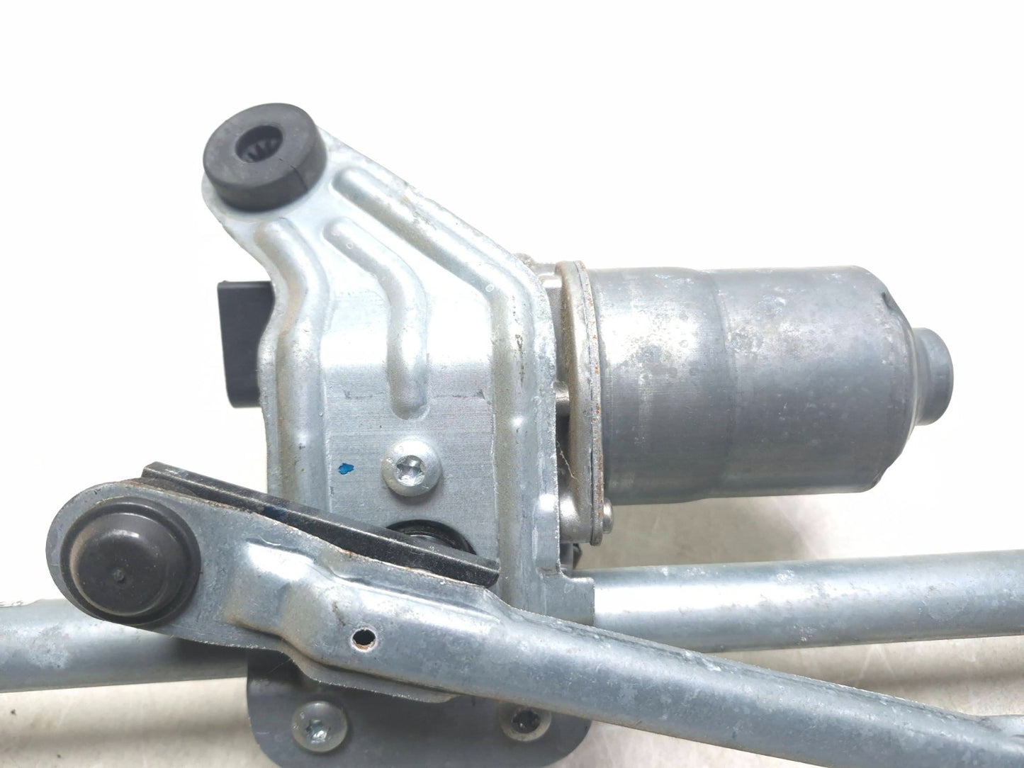 2019 Volkswagen Jetta Windshield Wiper Motor W/ Linkage OEM