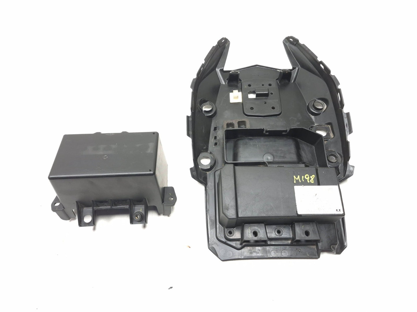 2018 Kawasaki Ninja 650 Ex650 Rear Undertail Fender & Battery Box Pair OEM