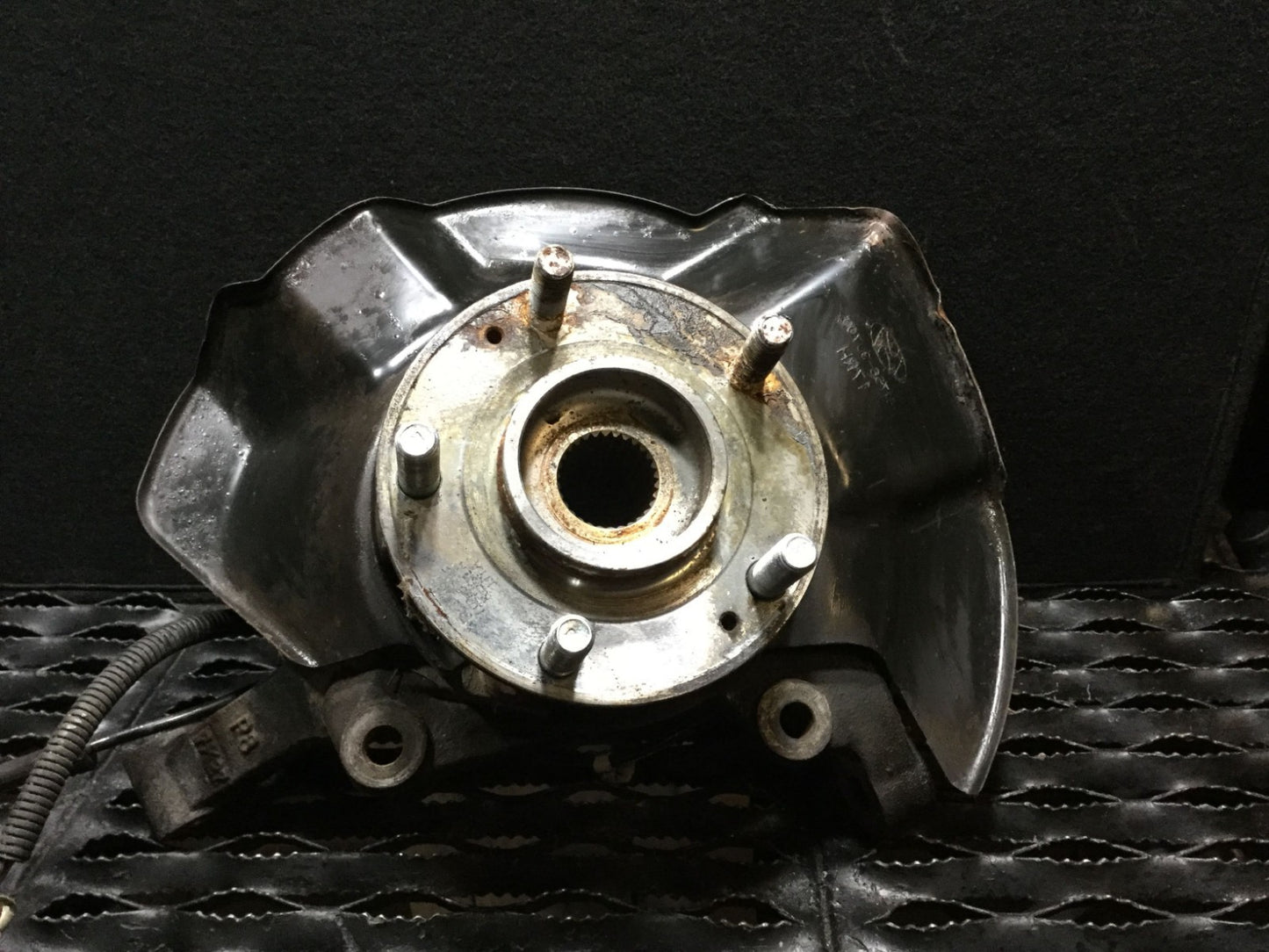 2008 Hyundai Veracruz Front Spindle Knuckle Wheel Hub Right Passenger Side OEM