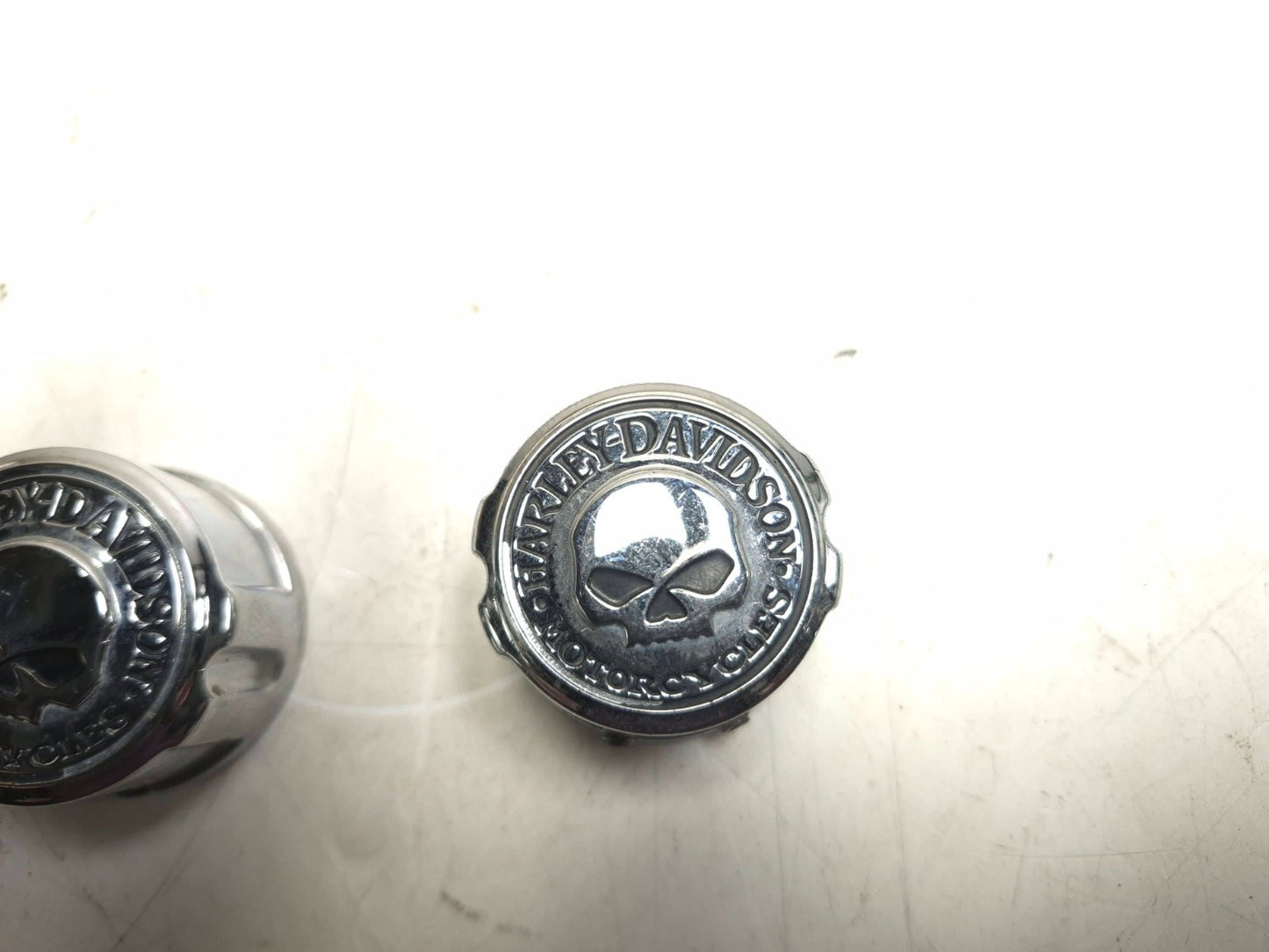 2004 Harley-davidson Softail Flstc Willie G Skull Front Axle Nut Cover 2pcs