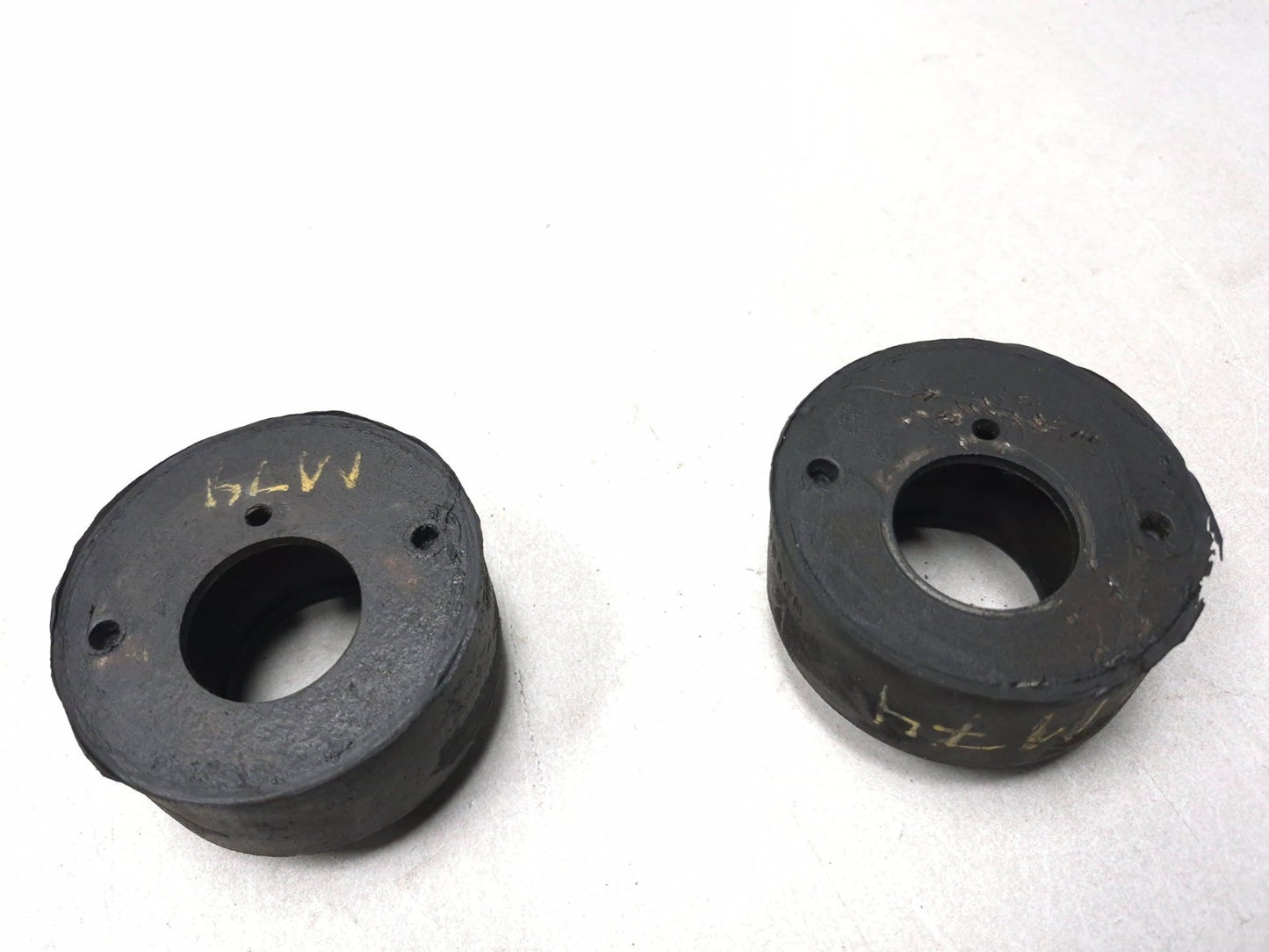 2009 Harley-davidson Sportster Xl883l Rear Motor Mount Rubber Damper Pair OEM