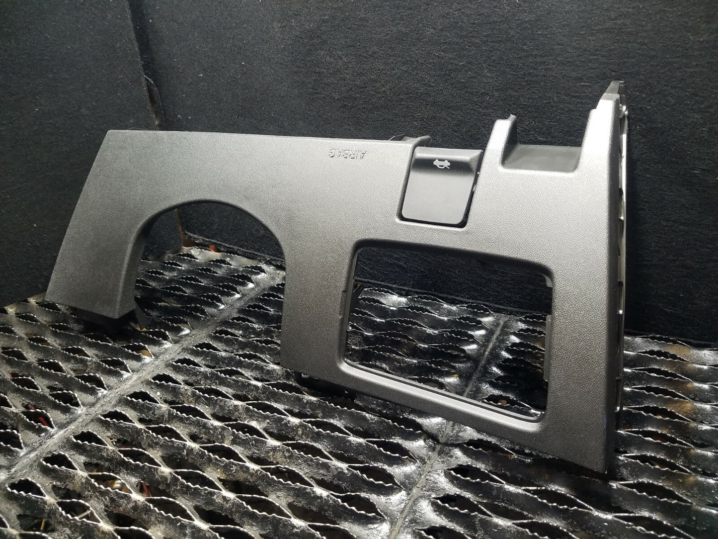 16 17 18 19 Chevrolet Malibu Knee Panel Bolster Steering Column Lower OEM 3k