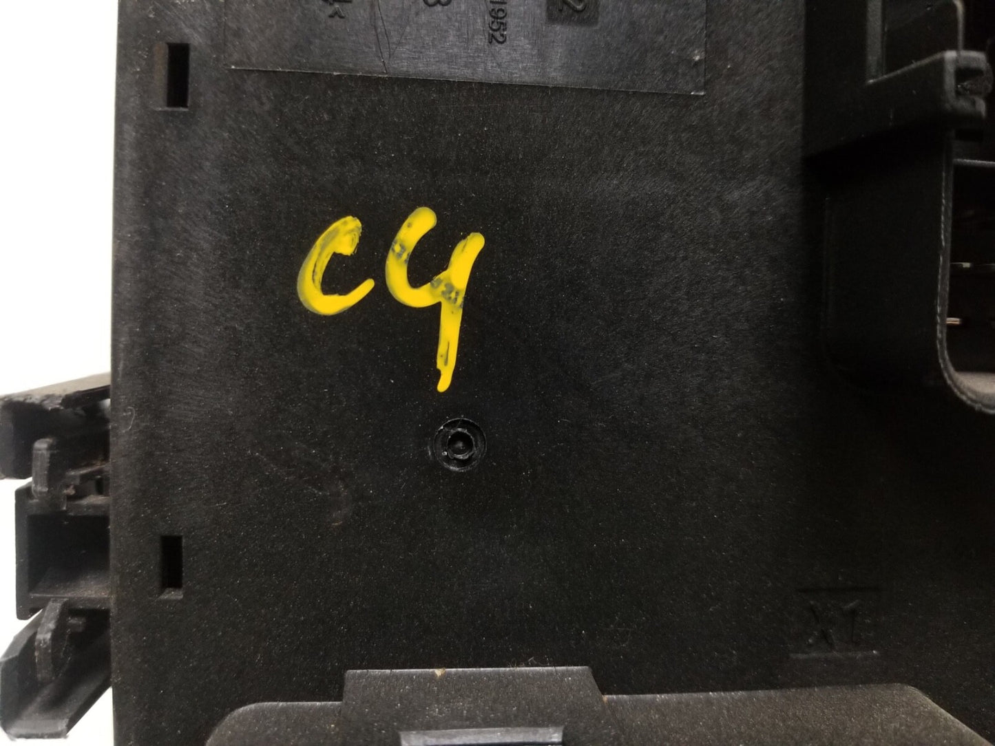 2010 - 2011 Cadillac SRX Engine Fuse Box Relay OEM
