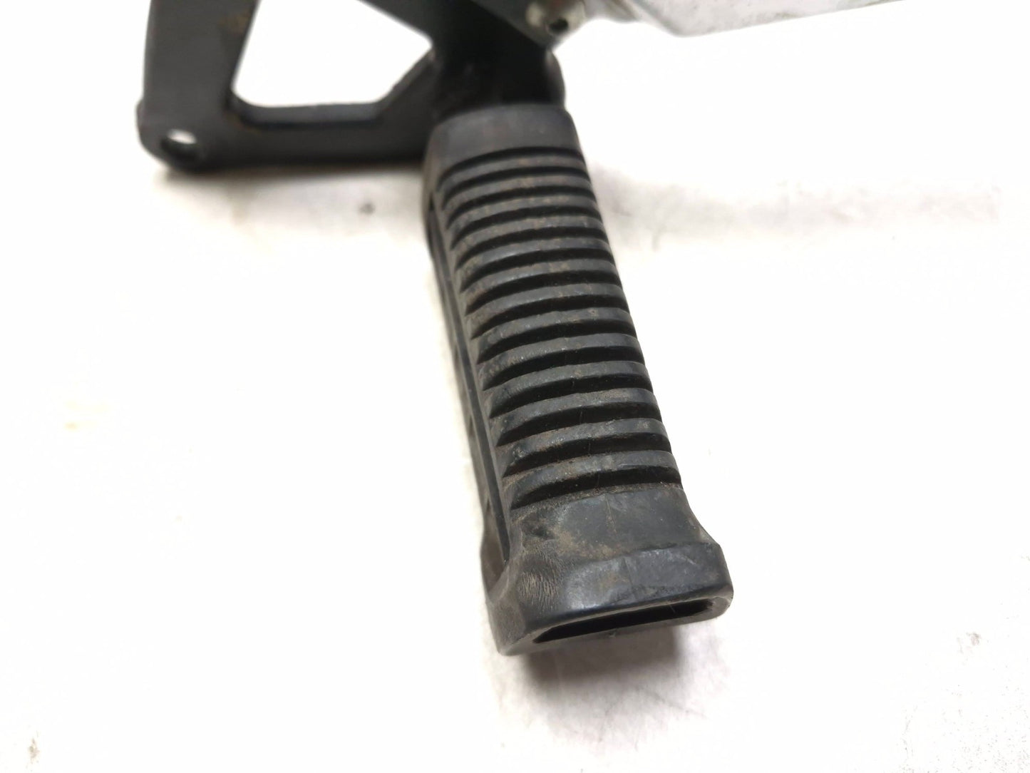 2006 Suzuki Gs 500fk Footrest Front Left OEM