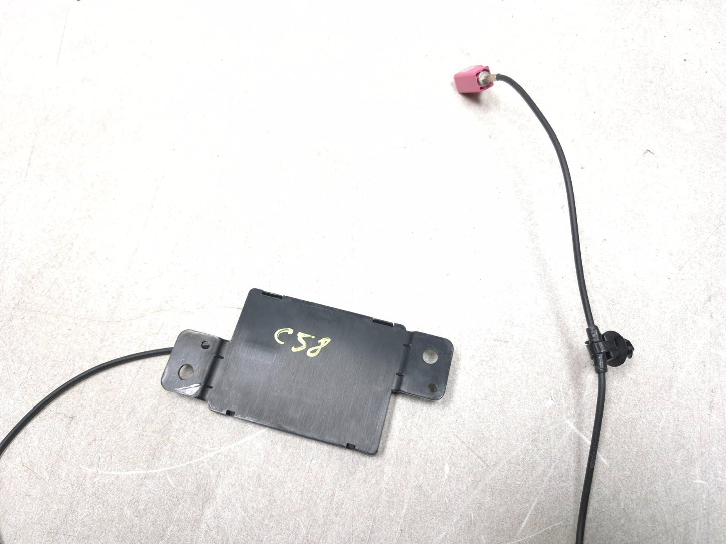 2018 Chrysler 300 Limited AWD Antenna Remote Start Keyless Module OEM