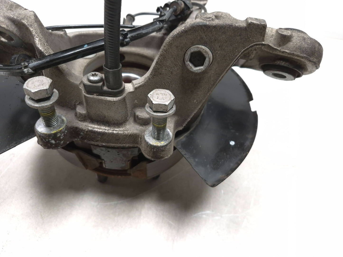 2018 Chrysler 300 AWD Rear Spindle Knuckle Wheel Hub Passenger Side Right OEM