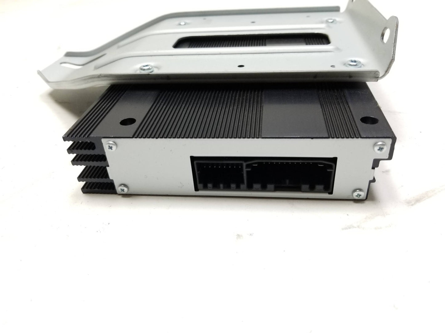 2011 - 2013 Jeep Grand Cherokee Audio Amplifier OEM