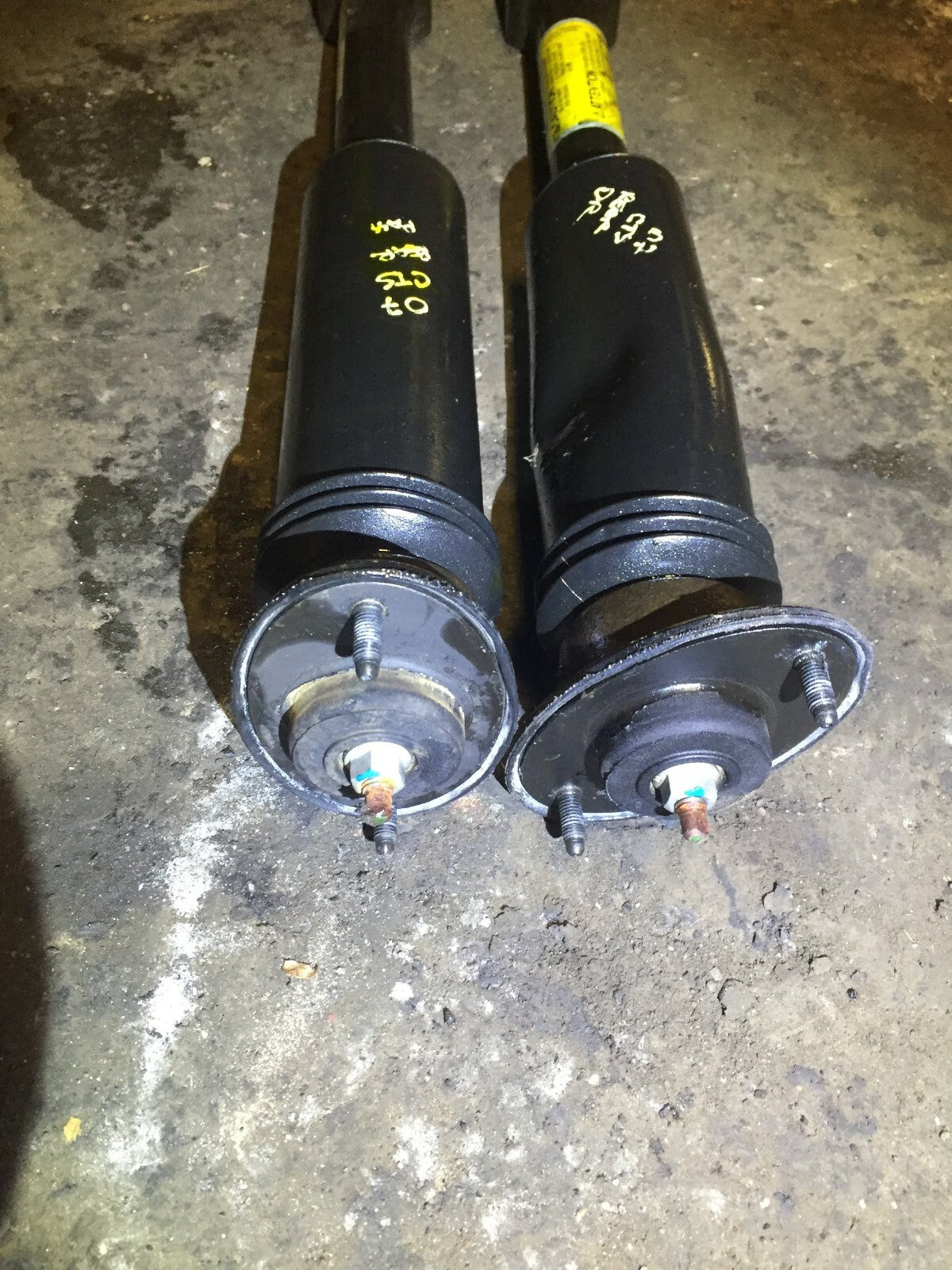 2007 Cadillac CTS Rear Shock Strut Absorber 2pcs OEM