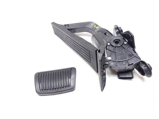 2014 - 2019 Kia Soul Accelerator Pedal & Brake Pedal Rubber Pad OEM