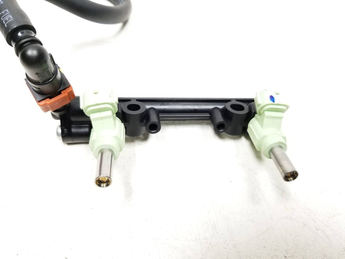 2020 - 2023 Kawasaki Er650 Z650 Fuel Rail W/ Injectors OEM