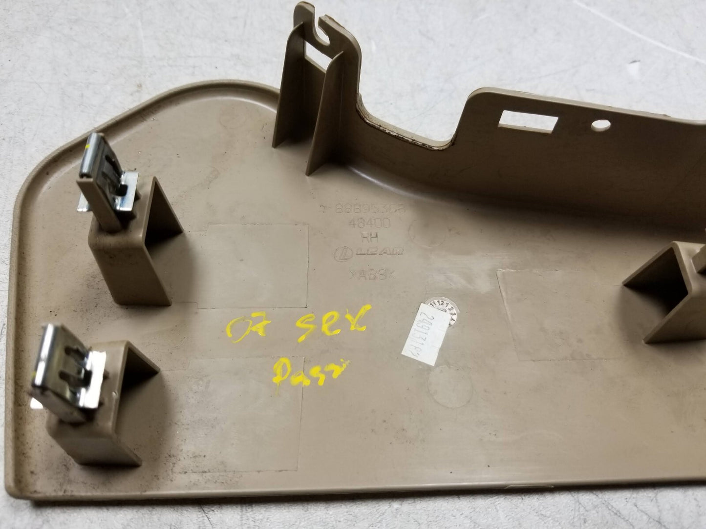 2006 - 2009 Cadillac Srx Seat Side Trim W/switch Front Passenger Side Right OEM