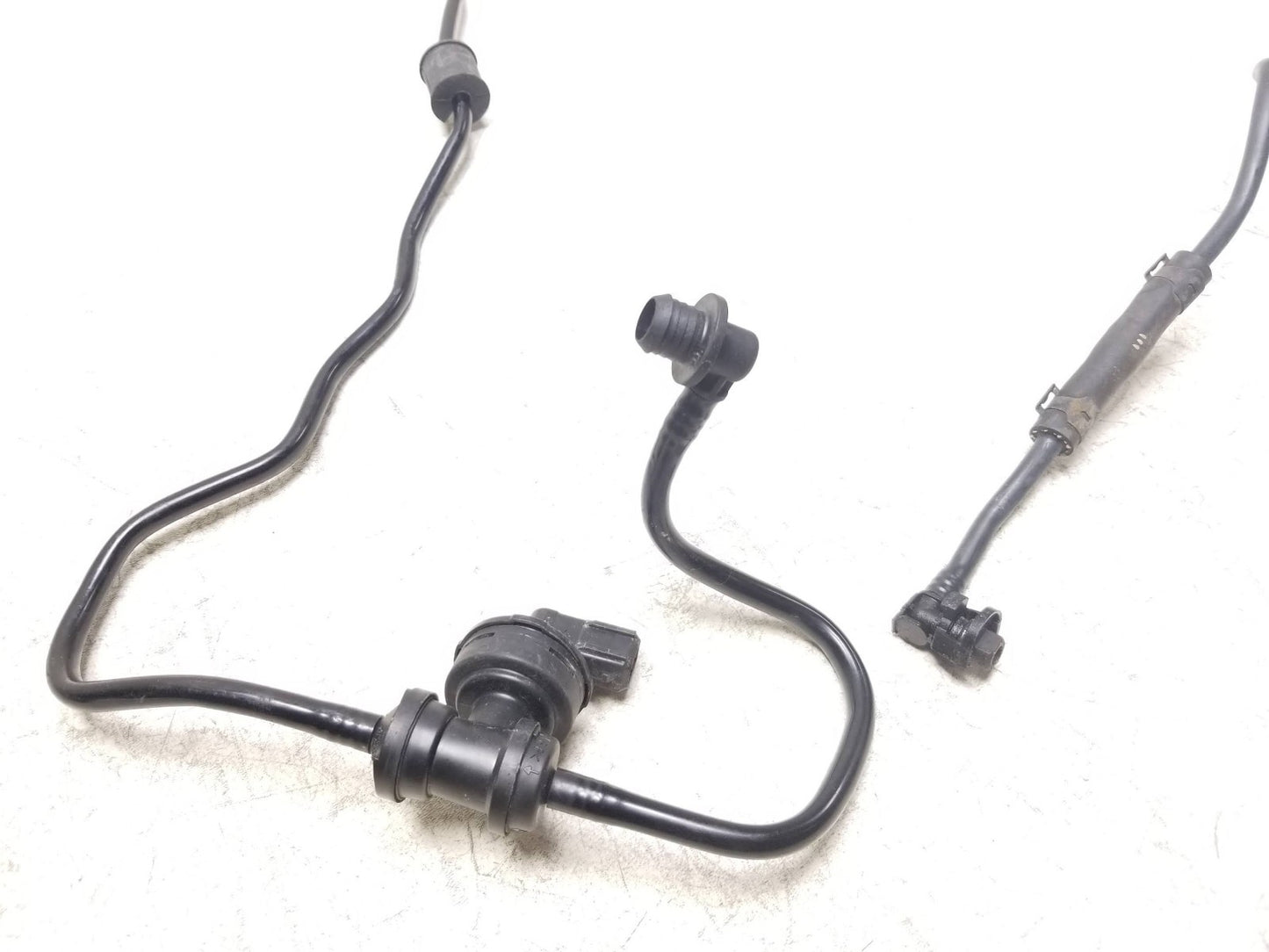 17 Jaguar Xe 2.0l Brake Booster Vacuum Hose Tube Line OEM